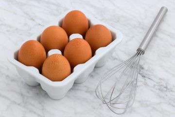 six-organic-eggs-and-whisk-2985162